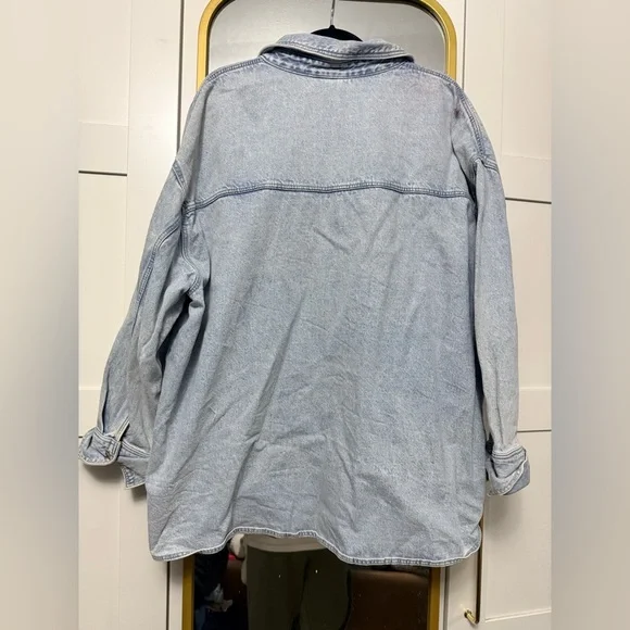 H&M light wash denim shirt - Picture 3 of 4